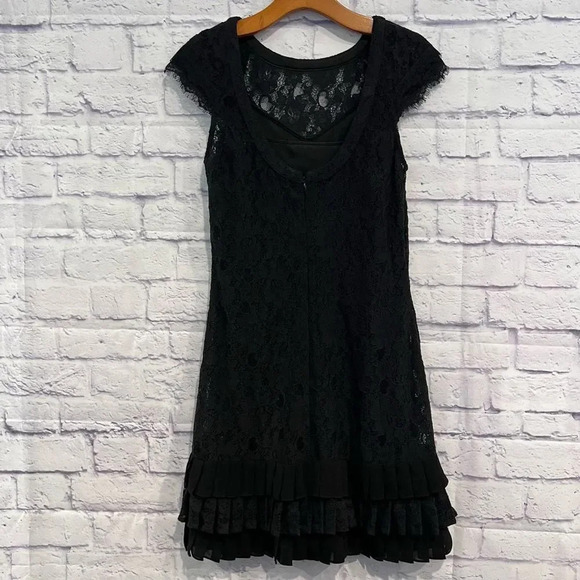 Jessica Simpson Lace Tier Pleat Ruffle Hem Size 4 - Picture 2 of 9